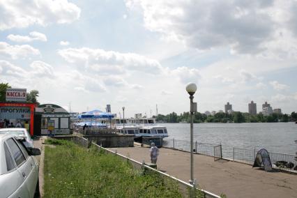 Северный речной вокзал . один из двух речных вокзалов Москвы (вместе с Южным). Расположен на берегу Химкинского водохранилища (Ленинградское шоссе, 51). Находится на территории САО г. Москвы.