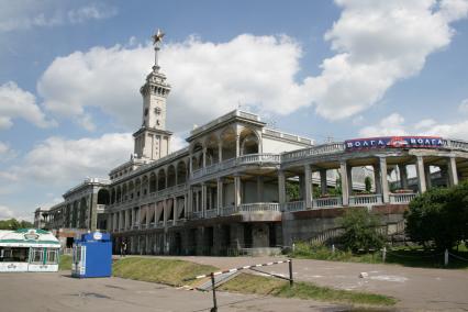 Северный речной вокзал . один из двух речных вокзалов Москвы (вместе с Южным). Расположен на берегу Химкинского водохранилища (Ленинградское шоссе, 51). Находится на территории САО г. Москвы.