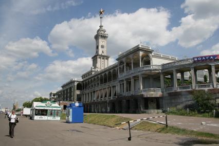 Северный речной вокзал . один из двух речных вокзалов Москвы (вместе с Южным). Расположен на берегу Химкинского водохранилища (Ленинградское шоссе, 51). Находится на территории САО г. Москвы.