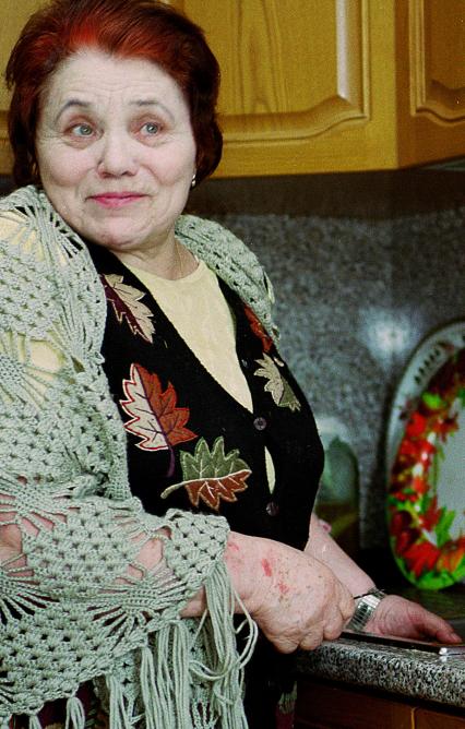 Попович Марина Лаврентьевна Васильева; 20 июля 1931, хутор Леоненки Велижского района Смоленской области) - военный лётчик-испытатель 1-го класса, полковник-инженер, доктор технических наук, профессор.