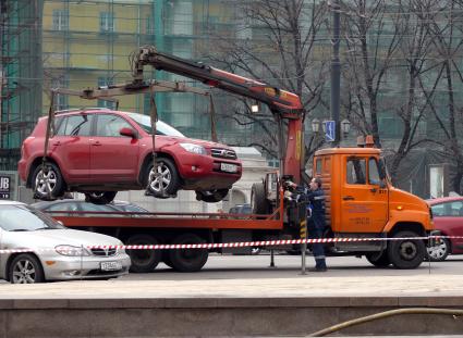 эвакуация автомобиля на штрафстоянку машина эвакуатор  спецтехника