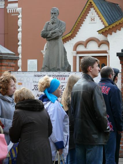 Очередь в Третьяковскую галлерею