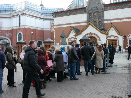 Очередь в Третьяковскую галлерею