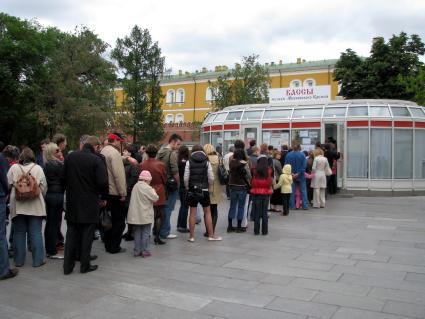 Очередь в музеи Московского Кремля