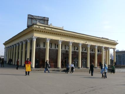 Московский метрополитен имени Ленина. Вход на станцию Динамо