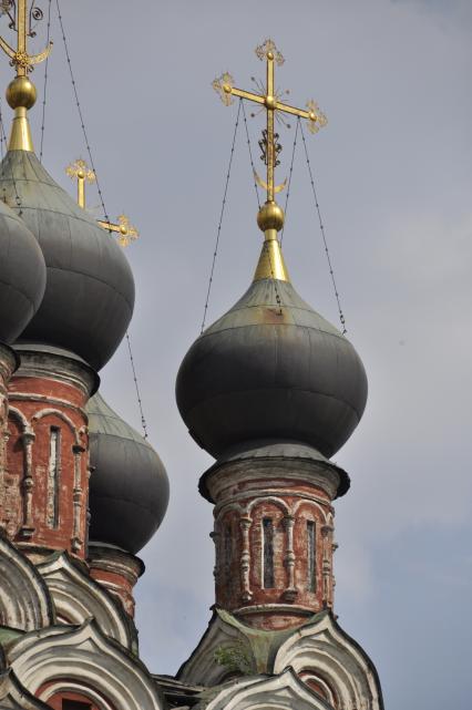 Церковь Николая Чудотворца на Болвановке (Никольский храм) - православный храм Покровского благочиния Московской городской епархии, приписан к храму Успения Пресвятой Богородицы в Гончарах. Памятник архитектуры федерального значения, построена в 1697-1712 гг.