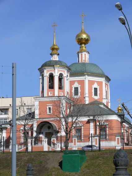 Церковь Троицы Живоначальной в Троицкой слободе, подворье Свято-Троицкой Сергиевой Лавры.