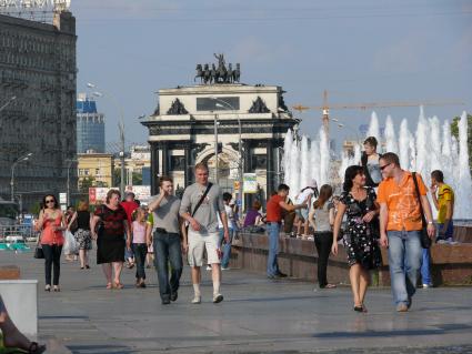 Парк Победы, г. Москва. Вид на триумфальные ворота.