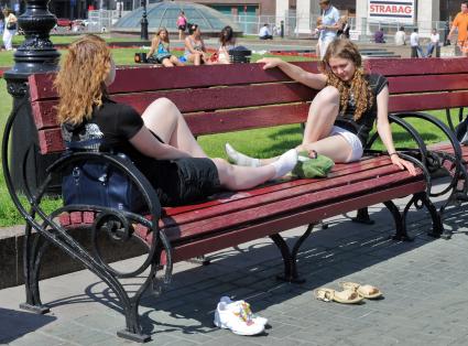 Жара в Москве, 23 июня 2010 года. Второй день в Москве температура поднимается выше 30 градусов. Климат. Погода. Потепление. Зной. Лето.