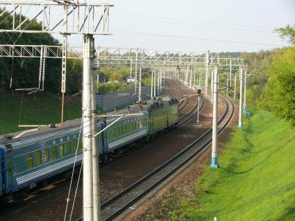 Железная дорога. Фирменный поезд \\\"Ямал\\\" Москва - Новый Уренгой Свердловской магистрали.