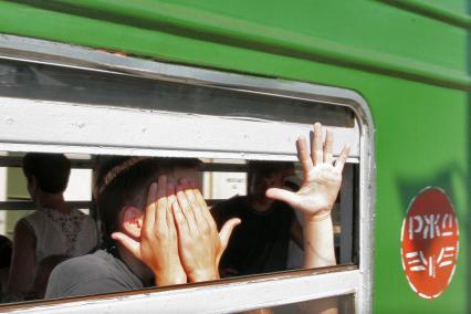 Пригородные электрички на Курском вокзале, 5 июля 2010 года. Пассажиры. Транспорт железнодорожный. Электричка.