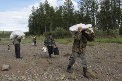 Стойбище оленеводов, рядом с поселком Байкит Красноярского края, 15 июля 2010