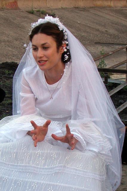 Актриса Ольга Куриленко на съемках фильма ЗЕМЛЯ ЗАБВЕНИЯ, 4 июля 2010 года.