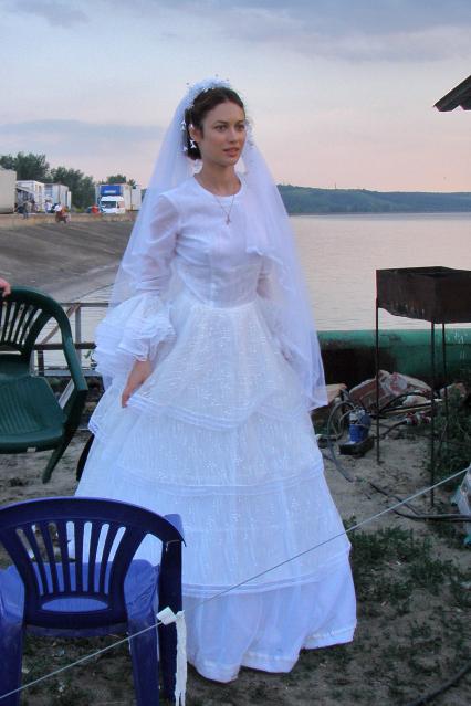 Актриса Ольга Куриленко на съемках фильма ЗЕМЛЯ ЗАБВЕНИЯ, 4 июля 2010 года.