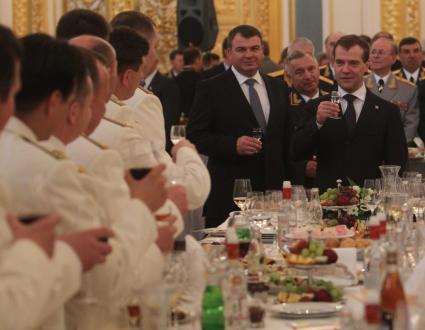 Дата: 30.06.2010, Время: 13:31. Выступление президента России Дмитрия Анатольевича Медведева на приеме выпускников высших военных учебных заведений.