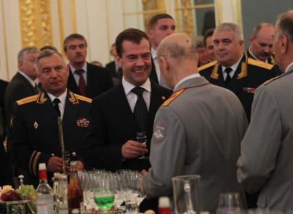 Дата: 30.06.2010, Время: 13:30. Выступление президента России Дмитрия Анатольевича Медведева на приеме выпускников высших военных учебных заведений.