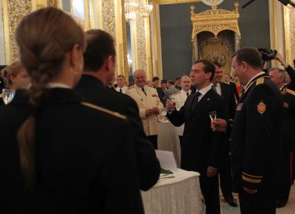Дата: 30.06.2010, Время: 13:32. Выступление президента России Дмитрия Анатольевича Медведева на приеме выпускников высших военных учебных заведений.