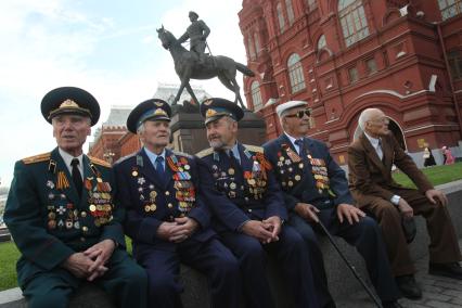 ВОЗЛОЖЕНИЕ ВЕНКОВ ВЕЧНЫЙ ОГОНЬ ВЕТЕРАНЫ ВОЙНЫ УЧАСТНИКИ ПРАВДА ПОБЕДЫ КРАСНАЯ ПЛОЩАДЬ 24 ИЮНЯ 2010