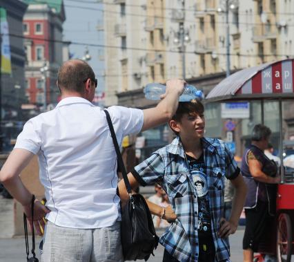 Жаркая погода в Москве, 24 июля 2010 года. Лето. Климат. Глобальное потепление. Вода. Зной. Перегрев.