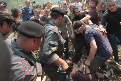 Противостояние застройщиков и противников вырубки химкинского леса, Химки, Подмосковье, 26 июля 2010 года.