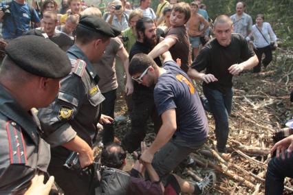 Противостояние застройщиков и противников вырубки химкинского леса, Химки, Подмосковье, 26 июля 2010 года.