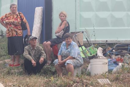 Тушение пожара в поселке Остафьево,окрестности Щербинки, Подмосковье, 2 августа 2010 года. Лесной пожар. Жара. Глобальное потепление. Жара. Лето. Пожарище. Лесные пожары. Деловой центр СИТИ. Туман. Пепелище.