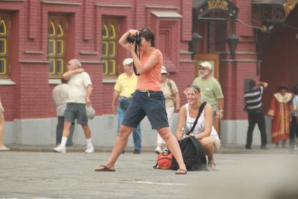 Смог от лесных пожаров в Москве. Фотограф. 4 августа 2010 год. Стихийные бедствия. Климат. Жара. Глобальное потепление.