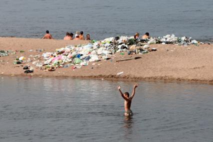 санкт-петербург 09.08.2010  грязный пляж намывные территории