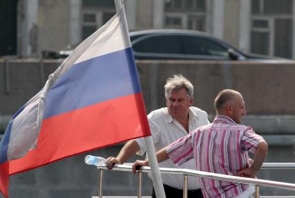 Москва Жанр, Номенклатура, Чиновники, . Государственная символика. Флаг России. Народ. Митинг. Протест. Демонстрация. Лето 10 августа 2010 года.