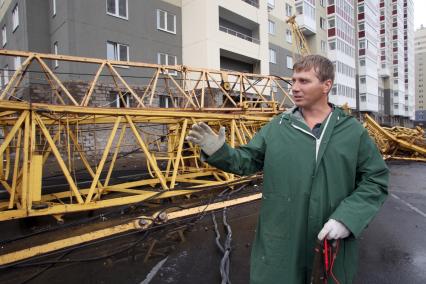 санкт-петербург 15.08.2010 упал кран ураган техника безопасности стихийное бедствие строительство