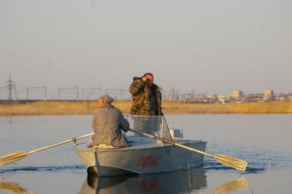 Браконьеры на рыбалке, 20 июня 2009 года. Саратов. Рыбалка. Сом. Браконьеры. Рыбнадзор.  Улов. Лето. Отдых.запрет на рыбную ловлю. Лодка. Погоня.