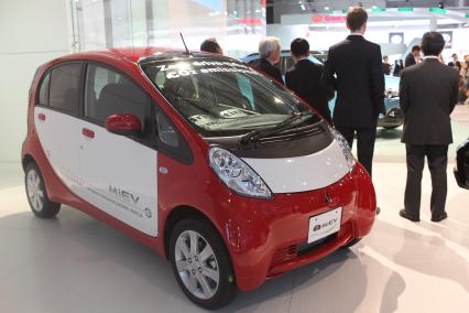 Открытие Московского международного автосалона - 2010, 25 августа 2010 года. Mitsubishi (Мицубиси). гибридный концепт Mitsubishi Px-MiEV