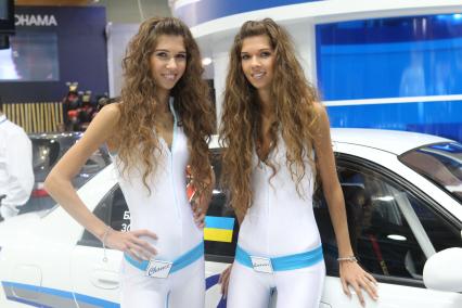 Автомобили и аксессуары, Московский международный автосалон 2010, Москва, 25 августа 2010 года. Автомобиль. Машина. Девушки. Модели. Промо.