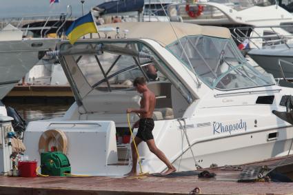г. Одесса. морской порт 10 августа 2010г. Яхты, яхта, причал, пристань, лодки