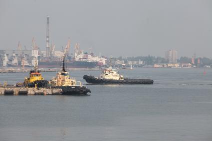г. Одесса морской порт 10 августа 2010г. Яхты, яхта, причал, пристань, лодки, море