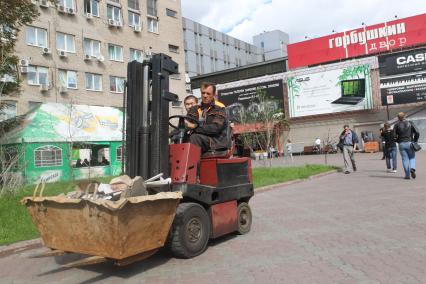 Торговый комплекс ГОРБУШКИН ДВОР, 26 августа 2010 года. Горбушка. Торговля. Бытовая компьютерная техника. Электроника.