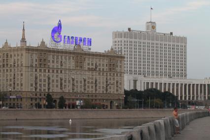 Москва, Жанр,  13 августа 2010 года. Газпром, Правительство, Набережная, Бюджет, Реклама, Дом Правительства Российской Федерации, Краснопресненская набережная, 2., Москва- река