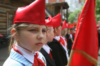 19.05.2010 Самара, пионерский отряд в день пионерии посещает Дом-музей В.И.Ленина.