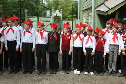 19.05.2010 Самара, пионерский отряд в день пионерии посещает Дом-музей В.И.Ленина.