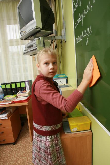Школа,  классное дежурство,  школьники, ученики, образование, учебный год, образование, школьная доска  2006 год.