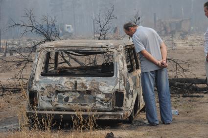 деревня  Лыково, последствия лесных пожаров.  12 августа 2010 года. сгоревшая машина, урон ущерб