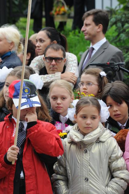 1 сентября 2010 года. День знаний. Первоклассники. Школа. Образование. 1 класс. Первоклассник. Учеба. Ученик. Праздник.