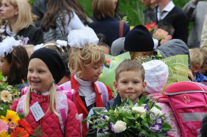 01SEP101 сентября 2010 года. День знаний. На снимке: Дочь Елены Воробей Соня в в первом классе. Школа. Образование. 1 класс. Первоклассник. Учеба. Ученик. Праздник.