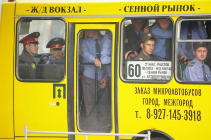 Автобус забит сотрудниками милиции, 12 сентября 2009 года, Саратов, автобус. транспорт, милиция, полиция, ГИБДД, ГАИ, участковые.