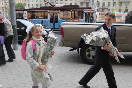 1 сентября в школе, Москва, 1 сентября 2010 года. Школа. Образование. Школьник. Ученик. Дети. Родители.