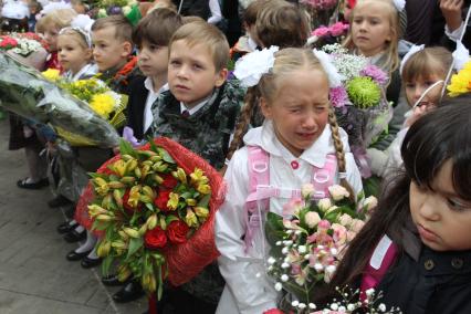 1 сентября в школе, Москва, 1 сентября 2010 года. Школа. Образование. Школьник. Ученик. Детство. Слезы.