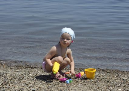 июнь 2010. Волгоград. Начало купального сезона на пляжах города.