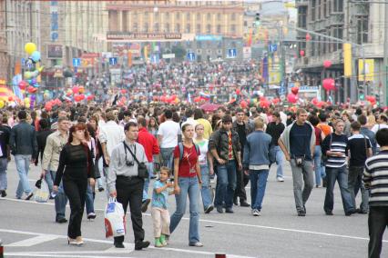 2 сентября 2006 года. День города. Тверская улица. Праздник. Гулянье. Толпа.