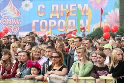 2 сентября 2006 года. День города. Тверская улица. Праздник. Гулянье. Толпа.