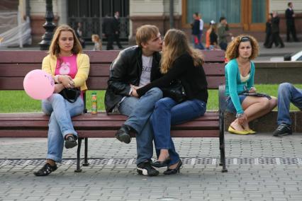 2 сентября 2006 года. День города. Молодежь. Отдых. Праздник. Любовь. Поцелуй. Парапет.